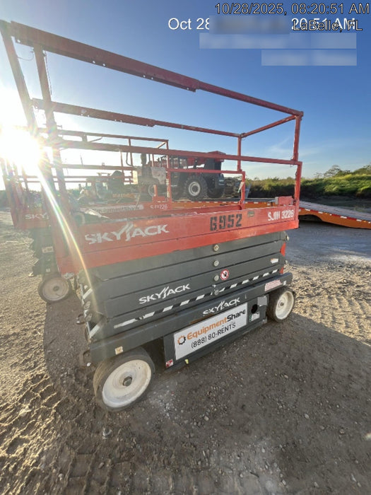 2018 Skyjack SJIII-3226 Skyjack SJIII3226 Scissor Lift w/Trojan Batteries