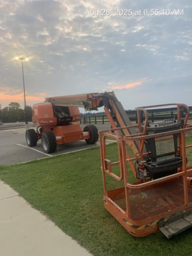 2022 JLG 660SJ