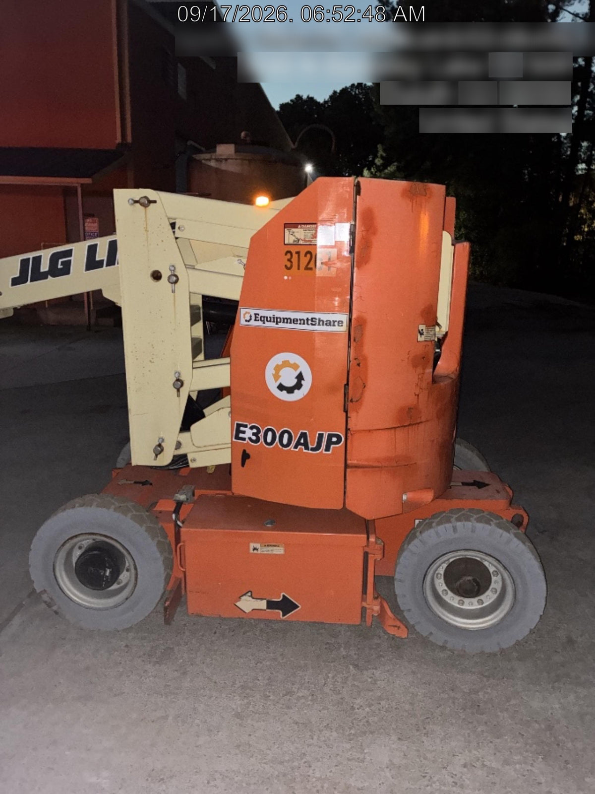 2019 JLG E300AJP
