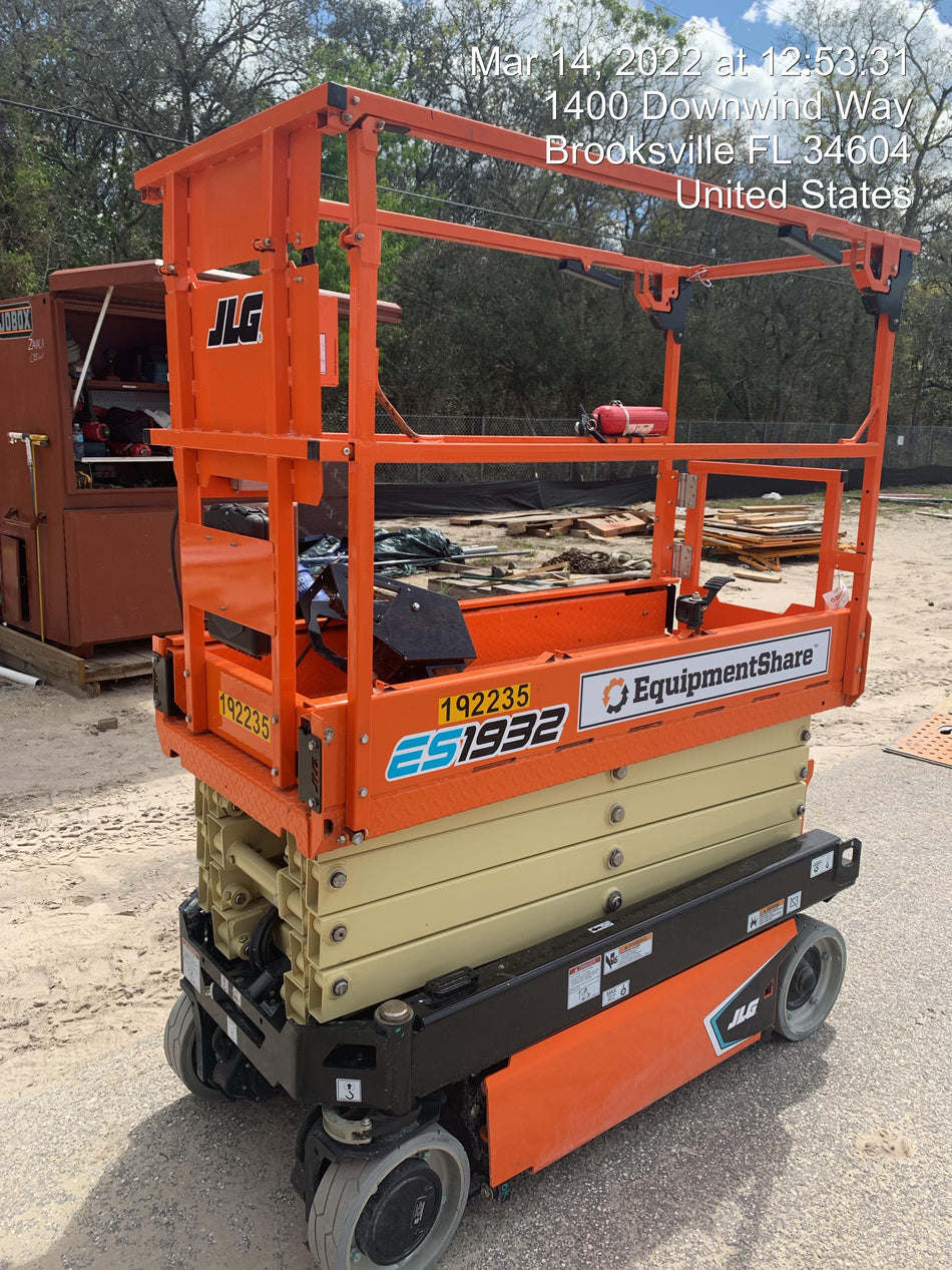 2021 JLG ES1932