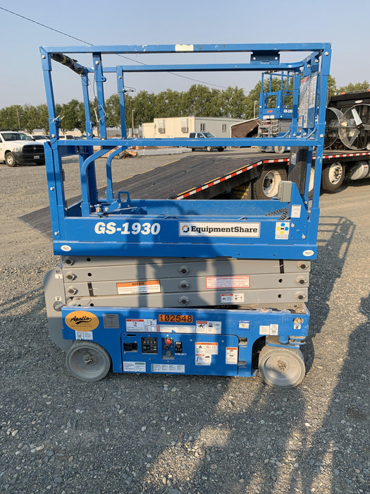 2020 Genie GS-1930 Solid Non Marking Tires, Beacon, Folding rails with half height swing gate, 800W Inverter