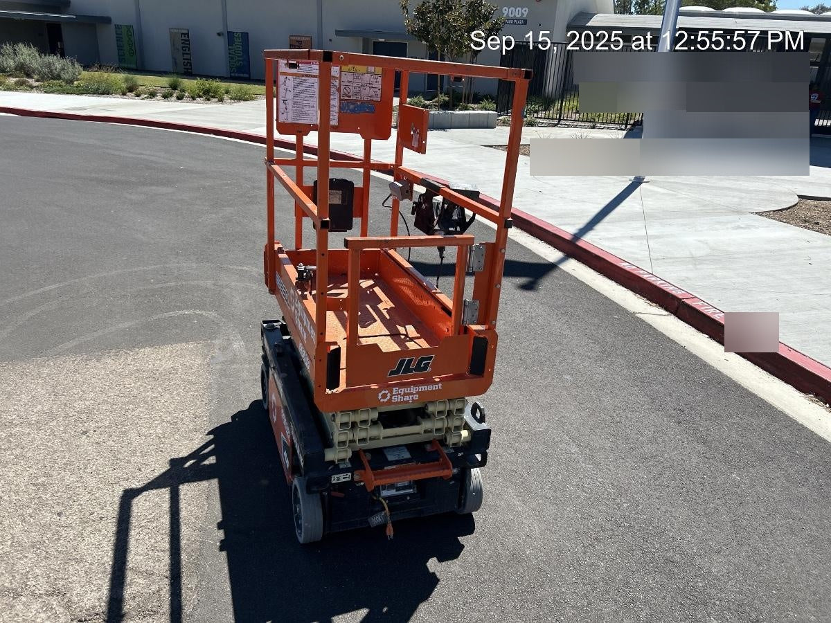 2022 JLG ES1330L