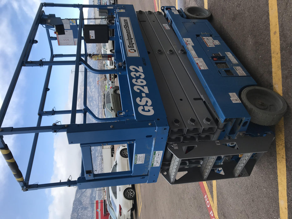 2019 Genie GS-2632 Folding rails with half height swing gate