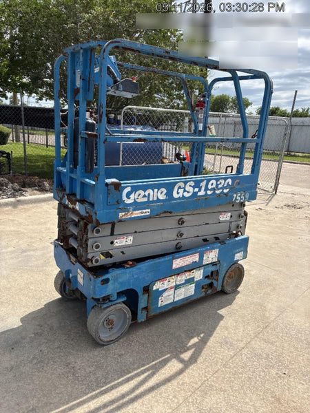 2017 Genie GS-1930 Genie GS-1930 Lift w/Fixed Rail and Chain Entry
