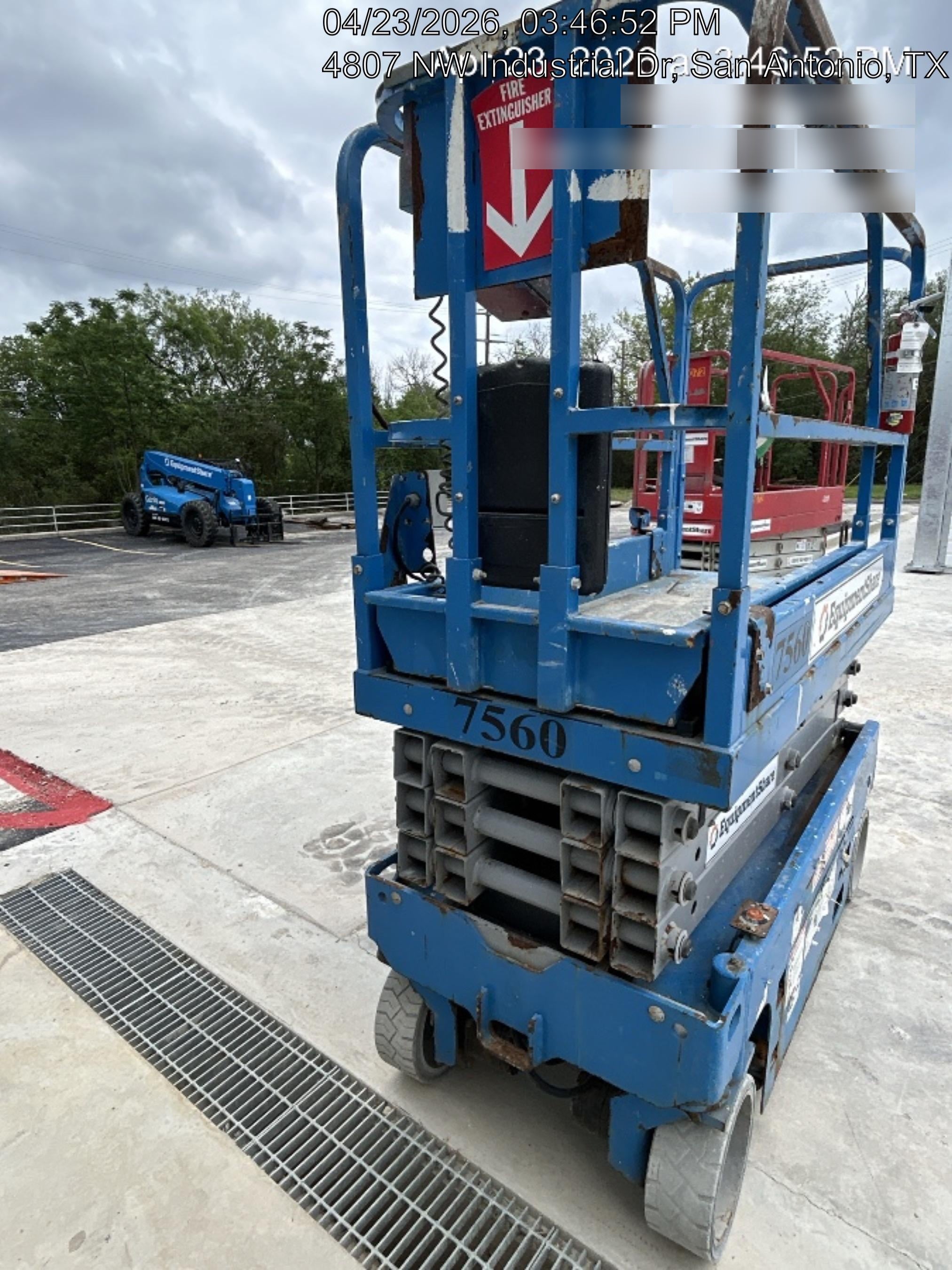 2017 Genie GS-1930 Genie GS-1930 Lift w/Fixed Rail and Chain Entry