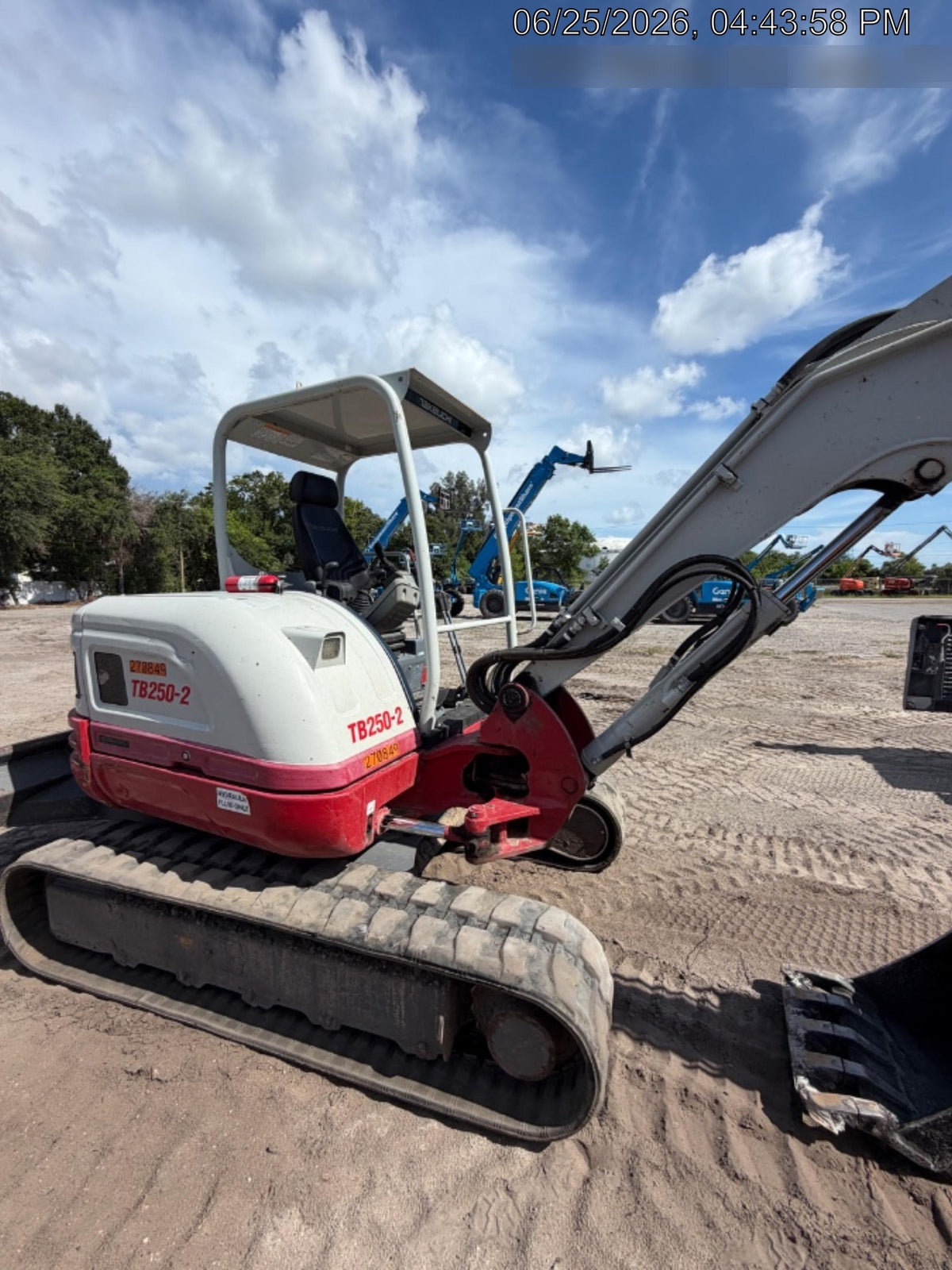 2022 TAKEUCHI TB250-2R