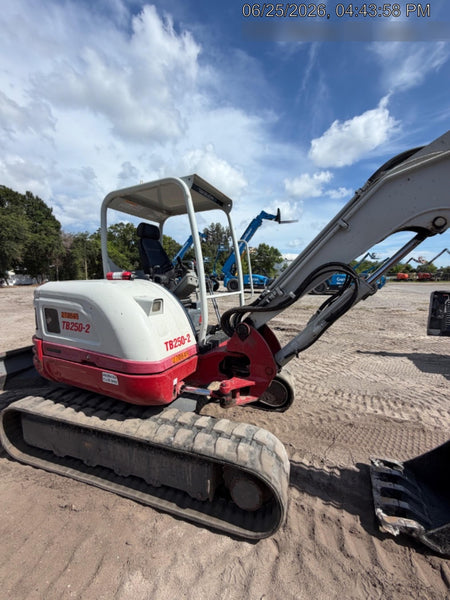 2022 TAKEUCHI TB250-2R