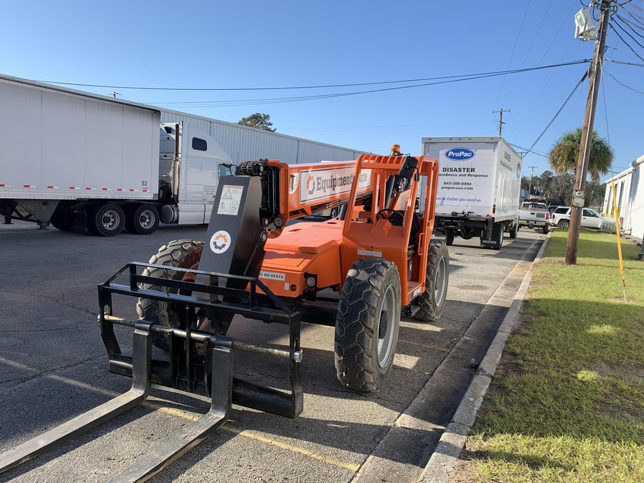 2020 Skytrak 8042 74 Hp, FF Tires, Work Lights, Beacon, Aux Hydraulics, Back up Alarm, Lifting Eye, ES Decals
