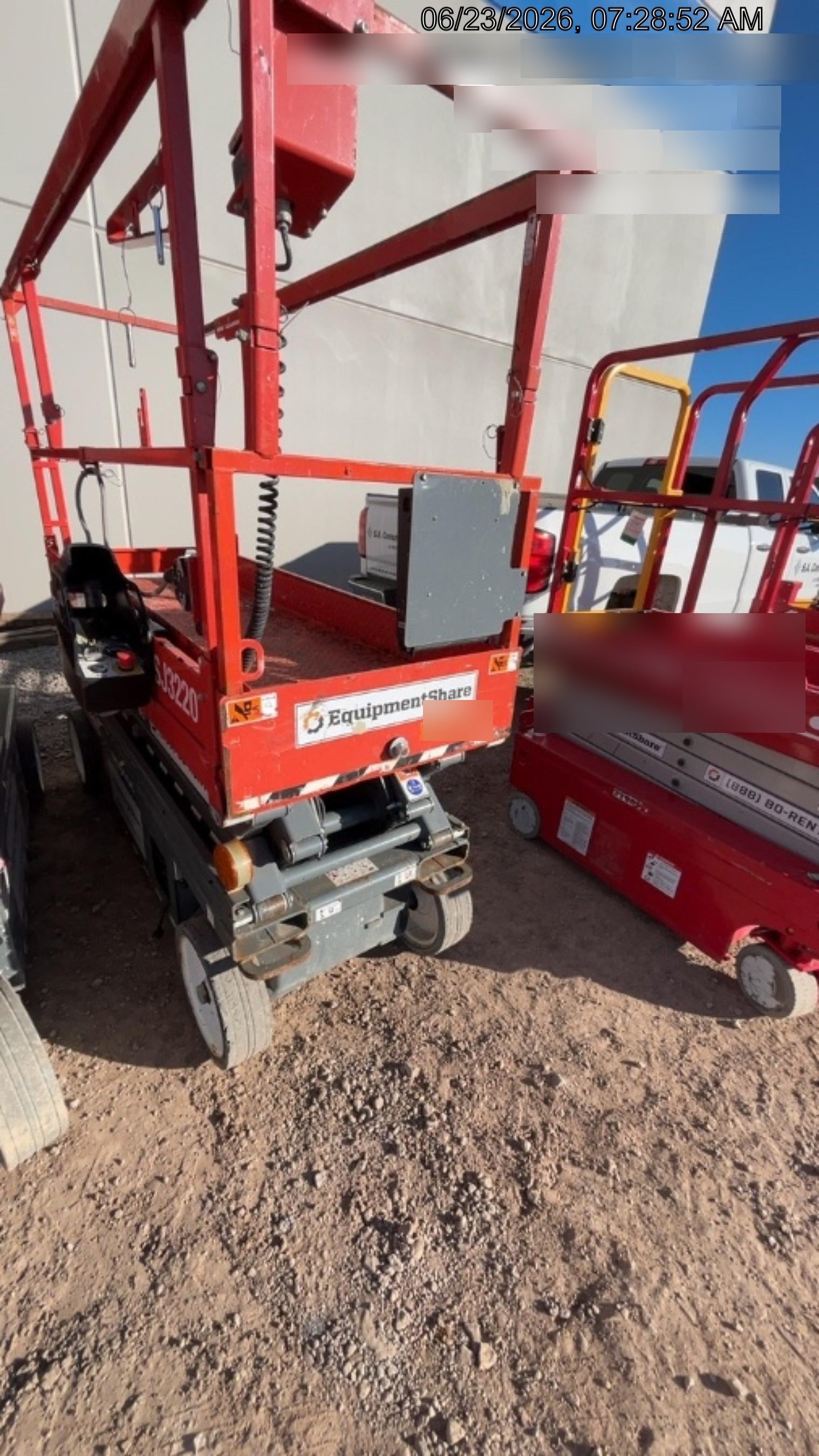 2020 Skyjack SJIII-3220 Solid NM Tires, Half height spring hinged entry gate, Dual Beacons, 6' Powered Extension Deck