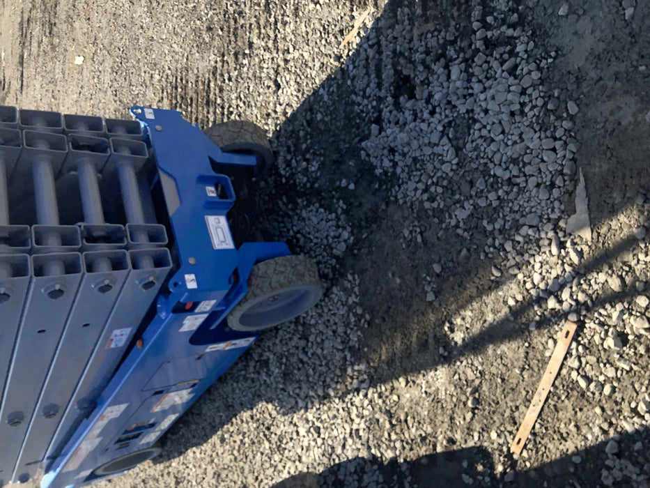 2020 Genie GS-3232 Standard, Folding half height swing gate, 800W Inverter