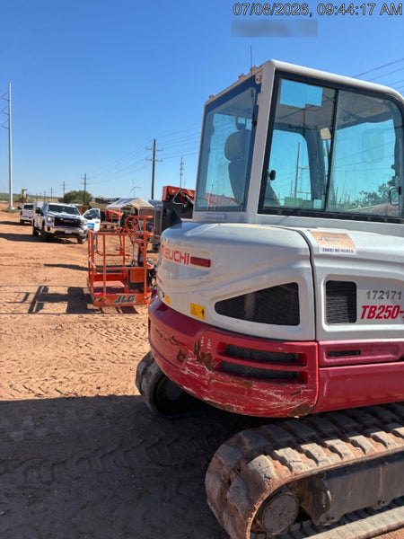 2021 TAKEUCHI TB250-2C