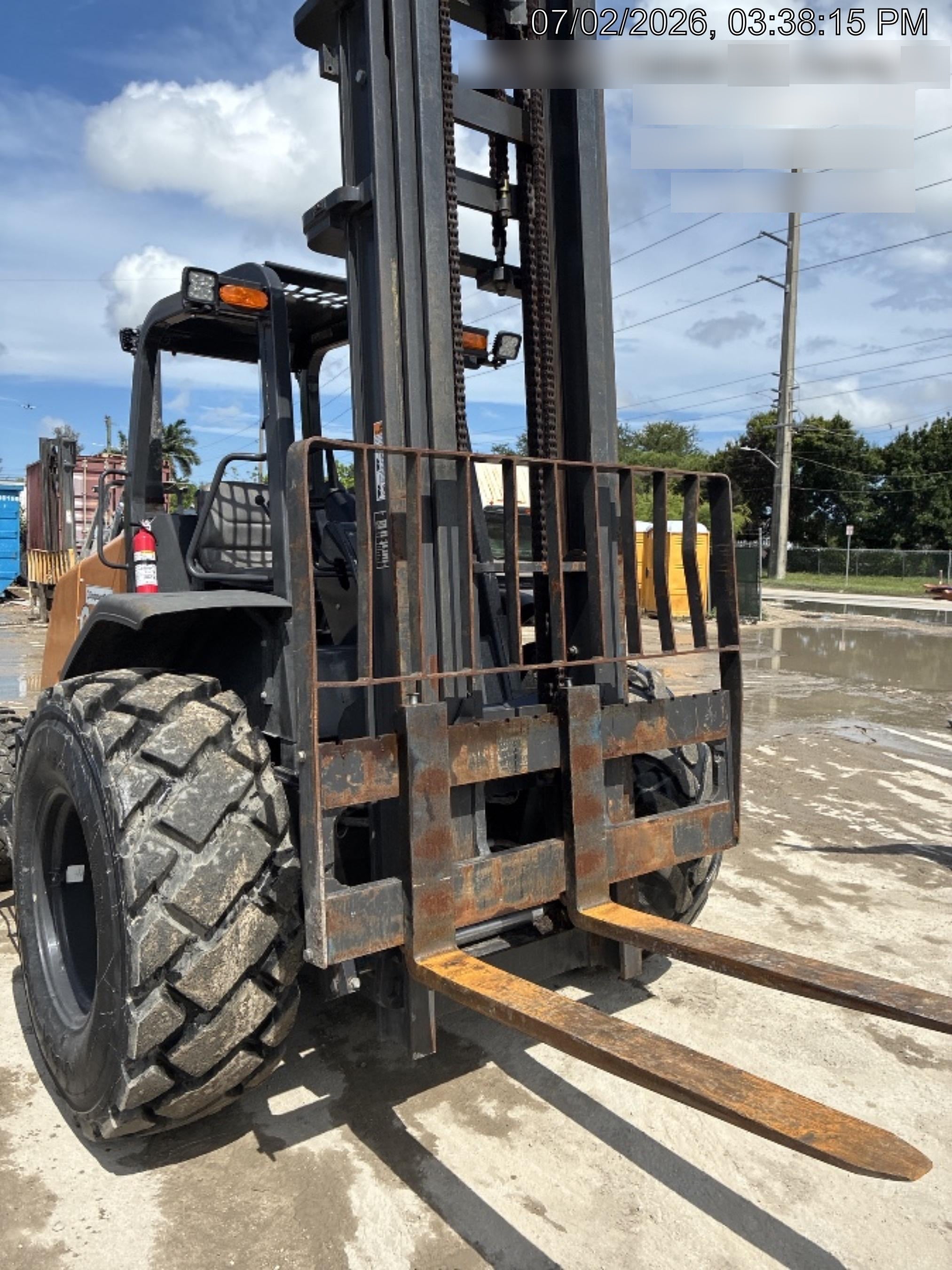 2023 CASE 588H
