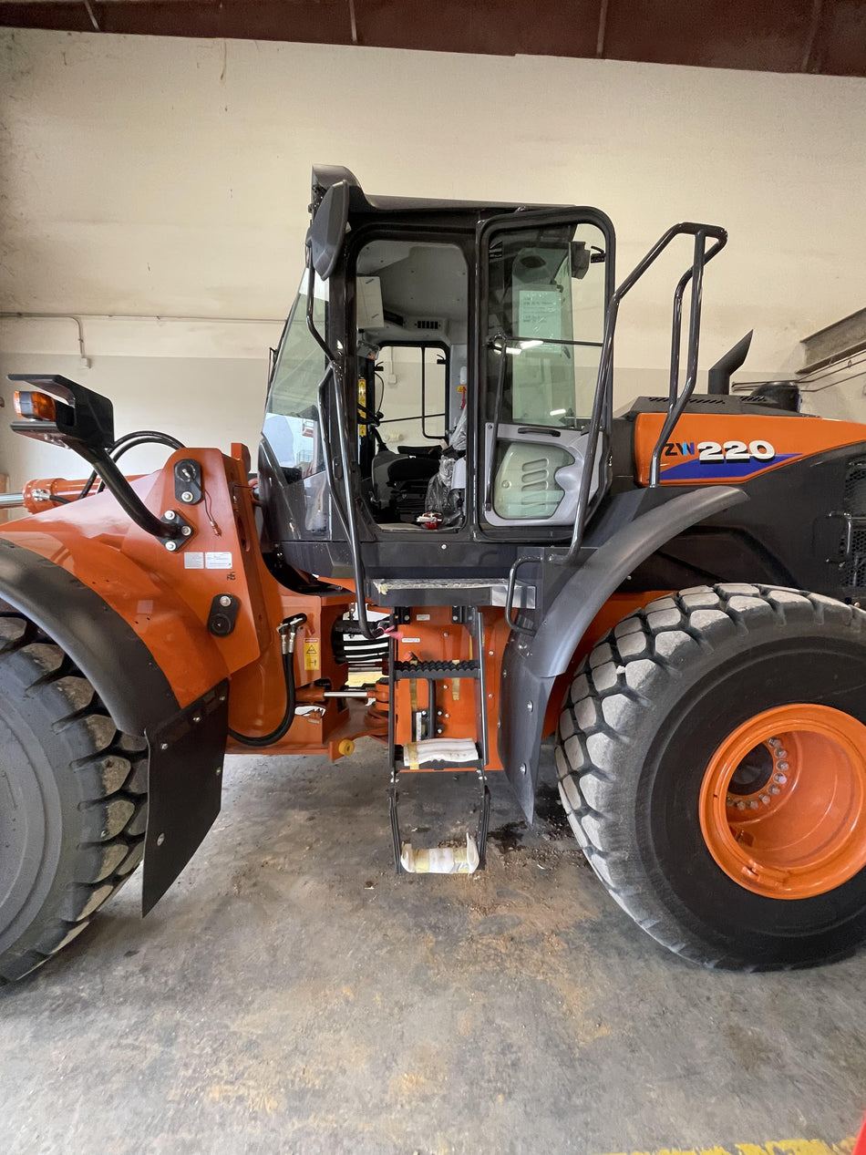 2022 HITACHI ZW220-6
