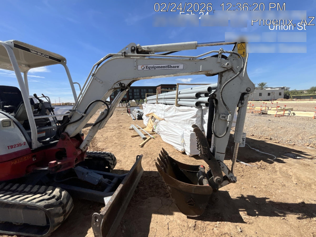 2022 TAKEUCHI TB235-2R