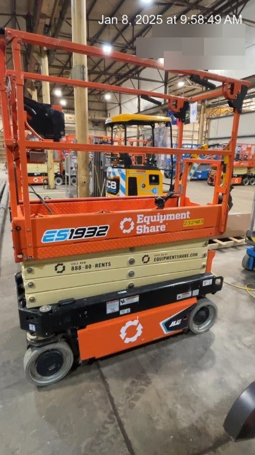 2022 JLG ES1932