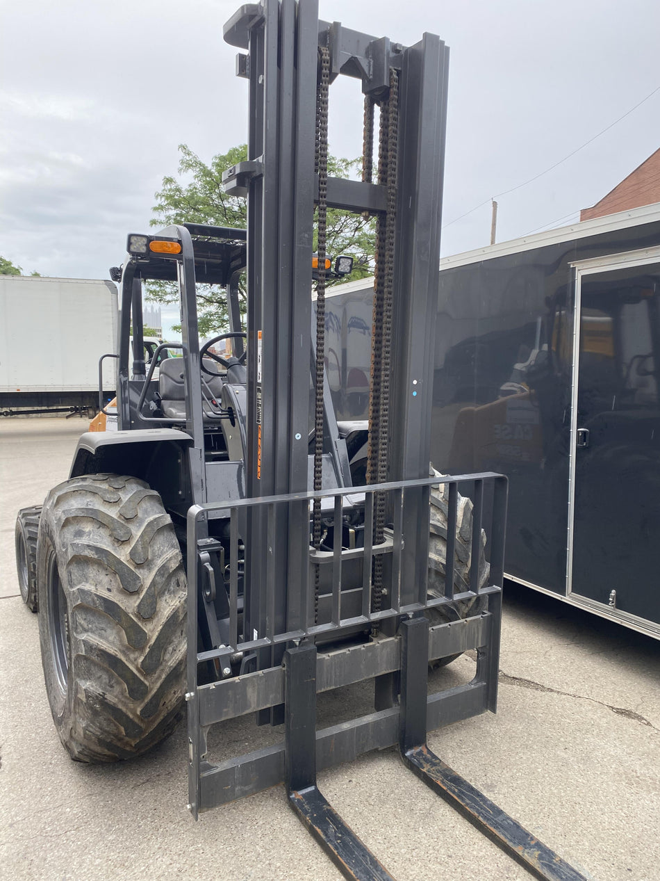 2023 CASE 588H
