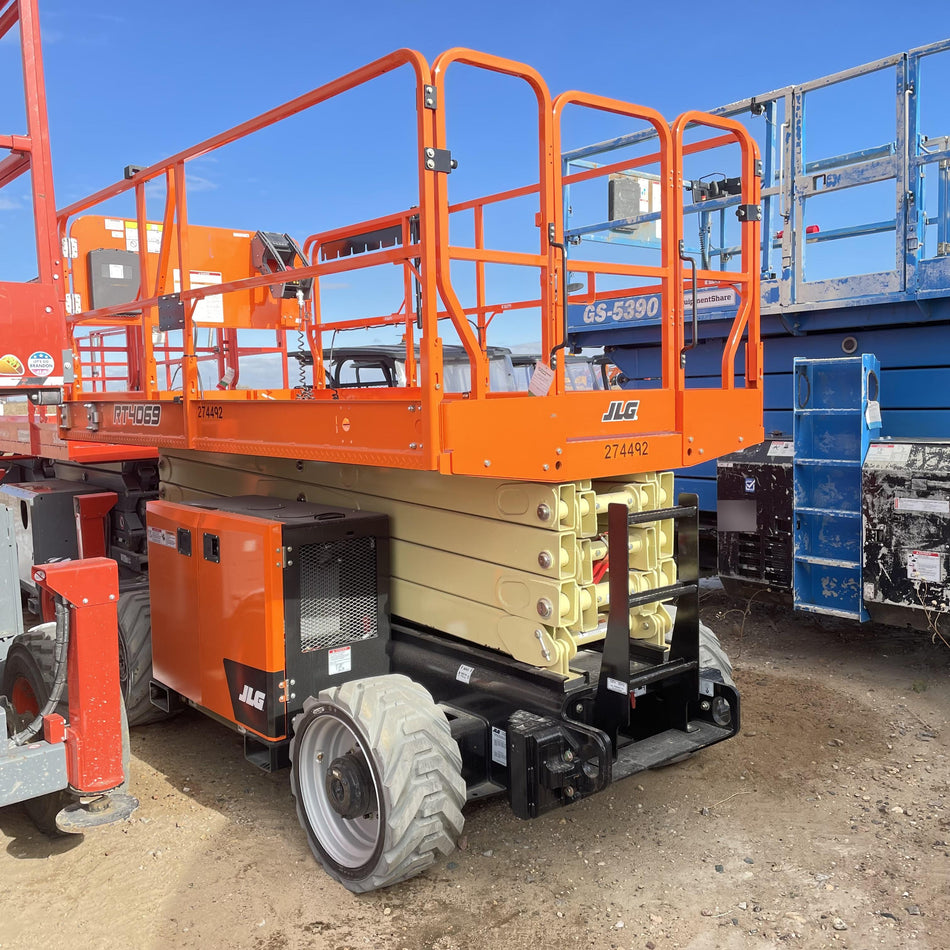 2022 JLG RT4069