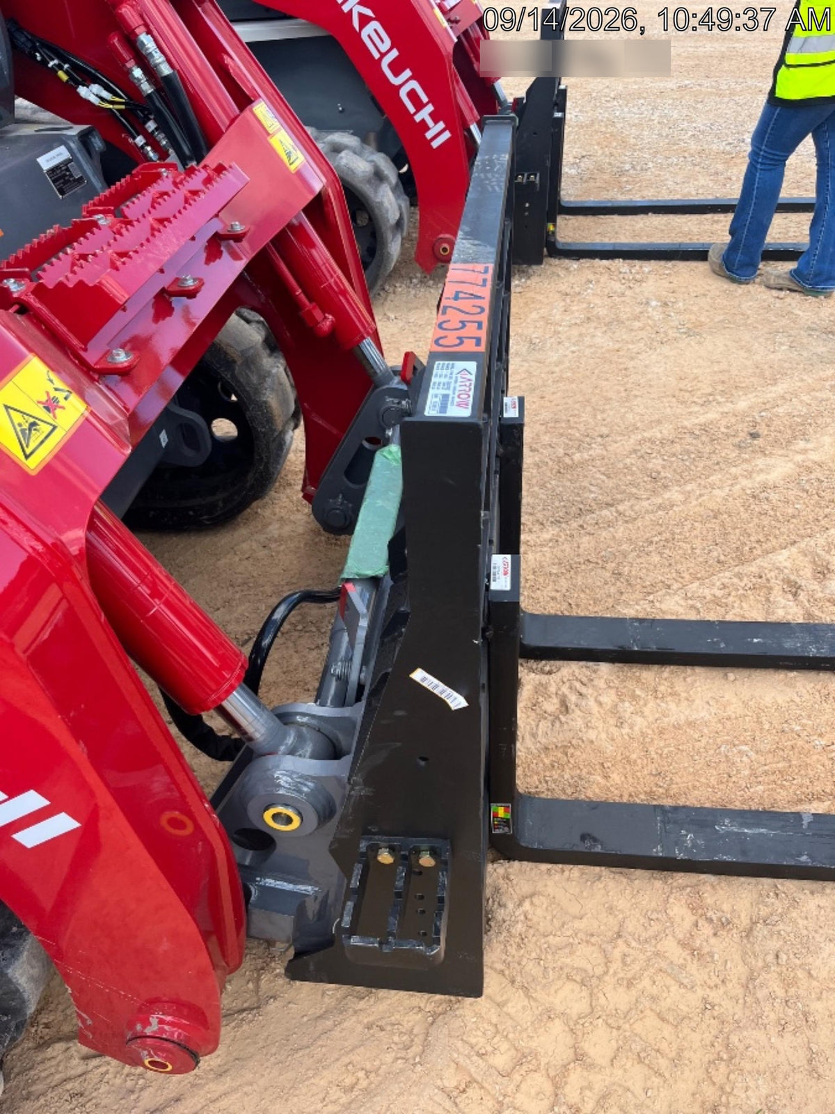 2026 ARROW MATERIAL HANDLING 72" Pallet Forks - Arrow