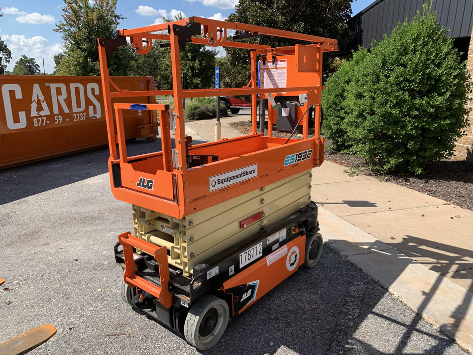 2021 JLG ES1932