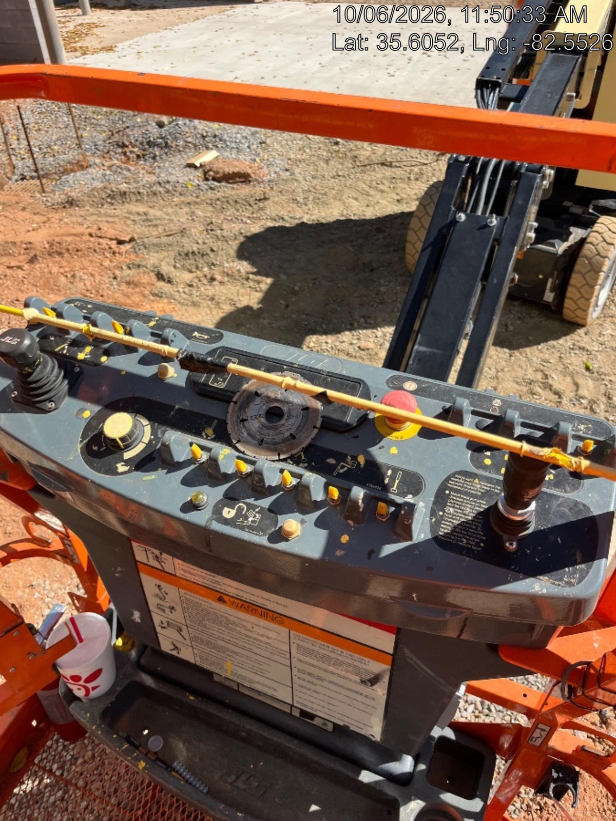 2023 JLG E300AJP