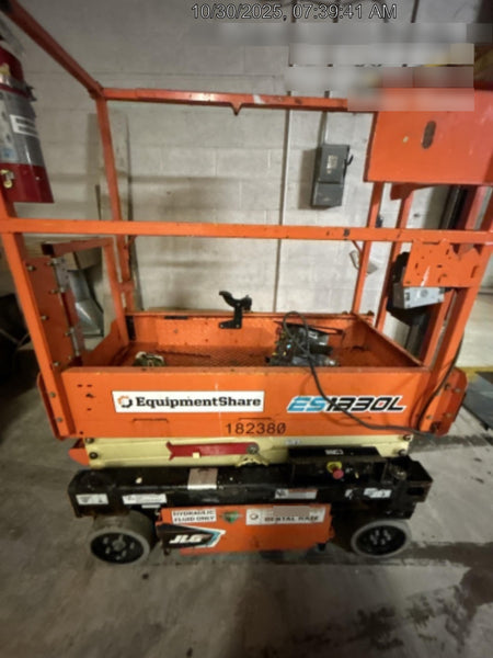 2021 JLG ES1330L