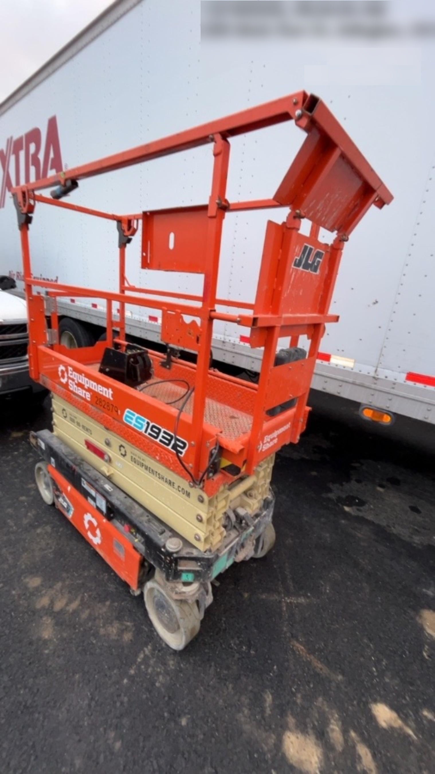 2022 JLG ES1932