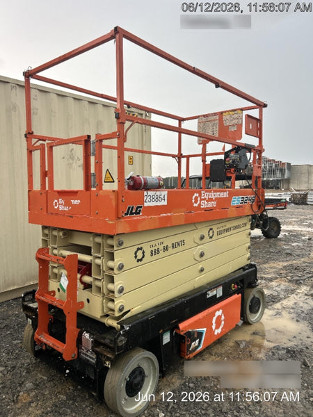 2022 JLG ES3246