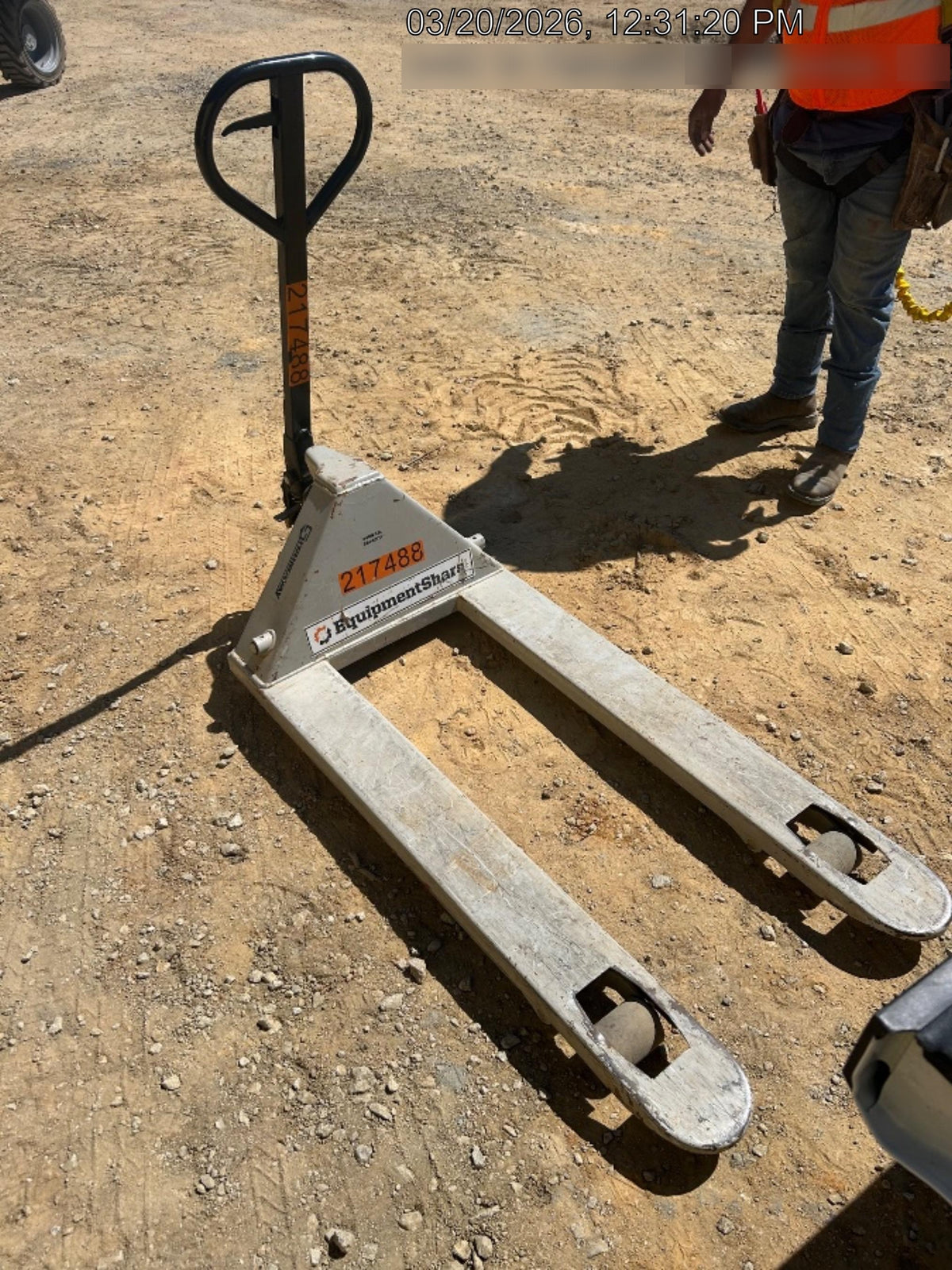 2022 ROUGHNECK 5,500lb Manual Pallet Jack - Roughneck