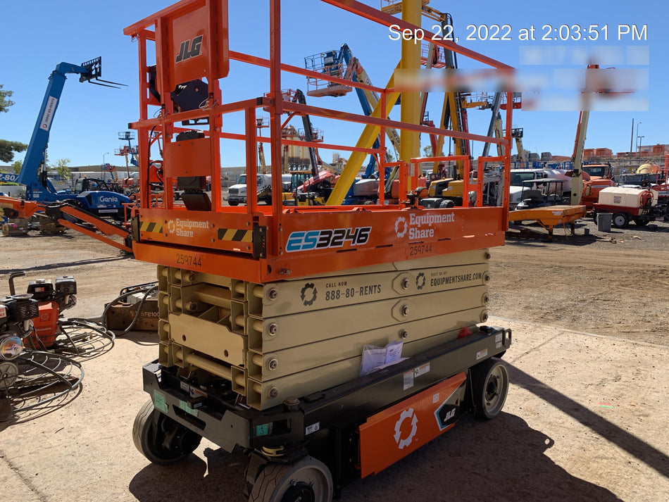 2022 JLG ES3246