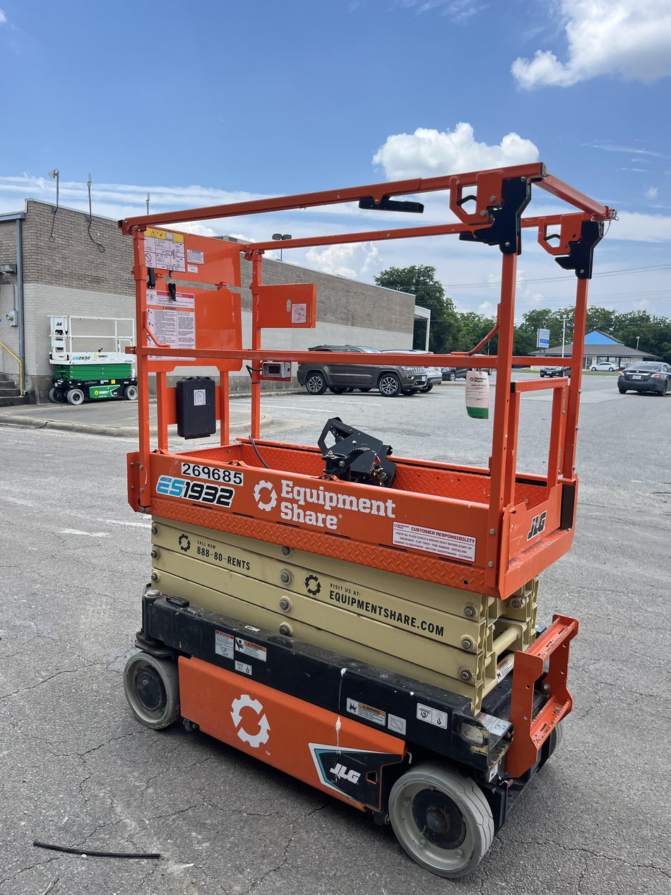 2022 JLG ES1932