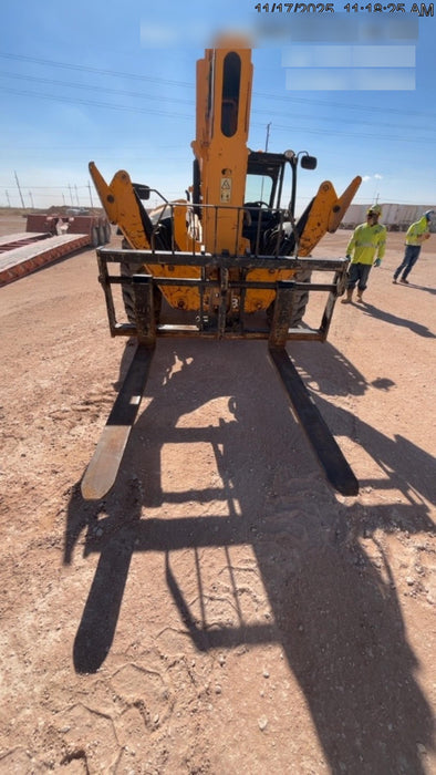 2020 JCB 512-56 Canopy, 74 HP, Solid Tires, STD Worklight, Beacon, Aux Hydraulics, Lifting Eye, Backup Alarm w/72" Carriage, 60" Forks