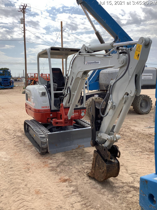 2021 TAKEUCHI TB235-2R