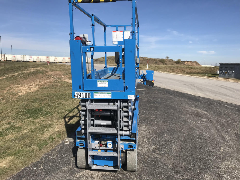 2019 Genie GS-2632 Folding rails with half height swing gate
