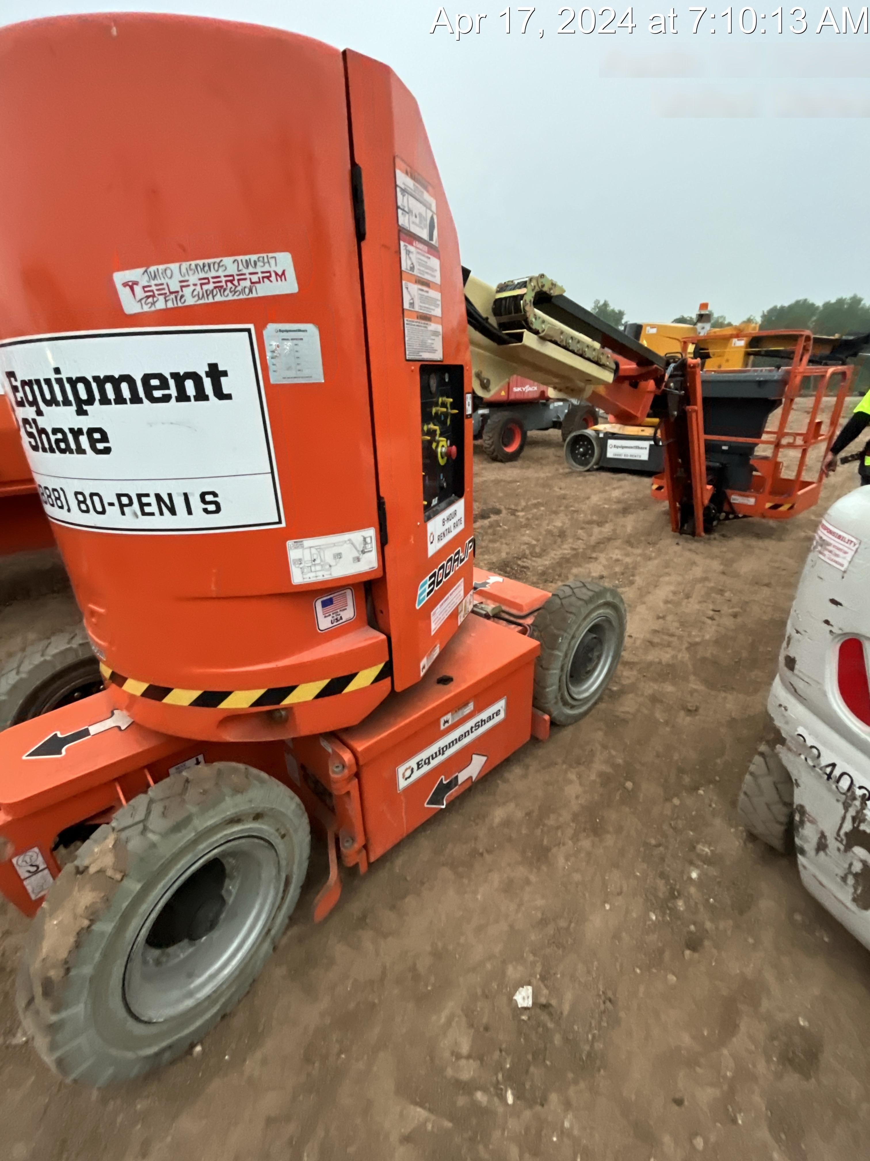 2022 JLG E300AJP