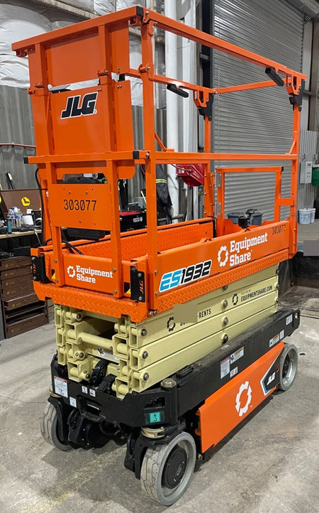 2023 JLG ES1932