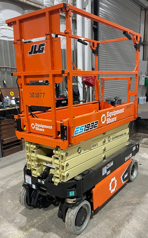 2023 JLG ES1932