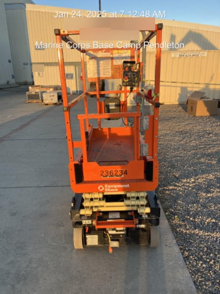 2022 JLG ES1330L