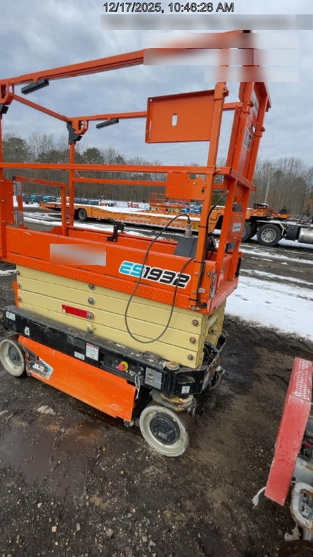 2021 JLG ES1932