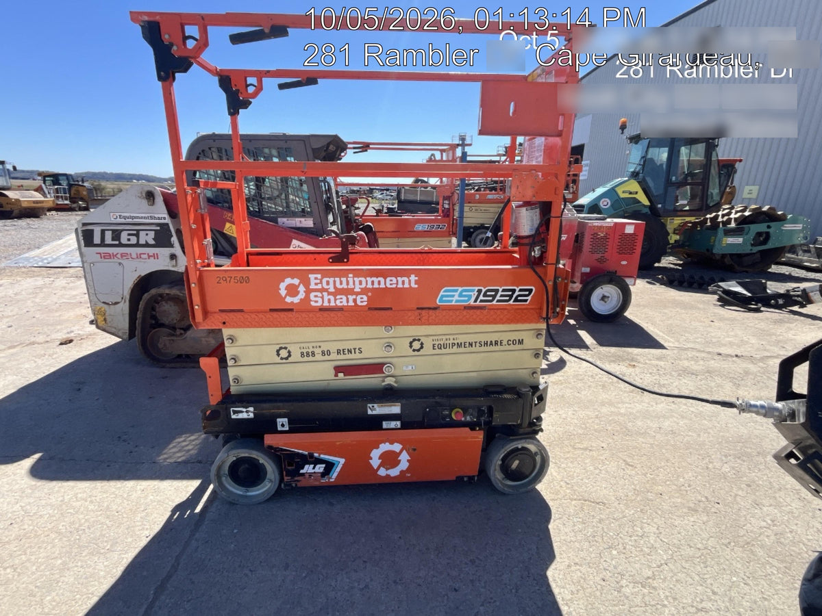2023 JLG ES1932