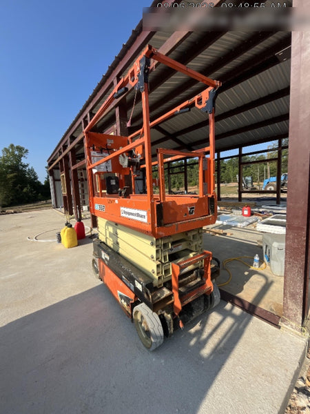 2022 JLG ES1932