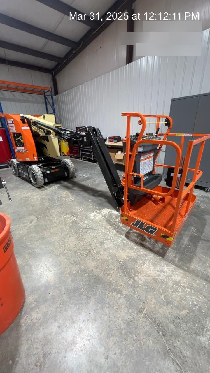 2025 JLG E300AJP