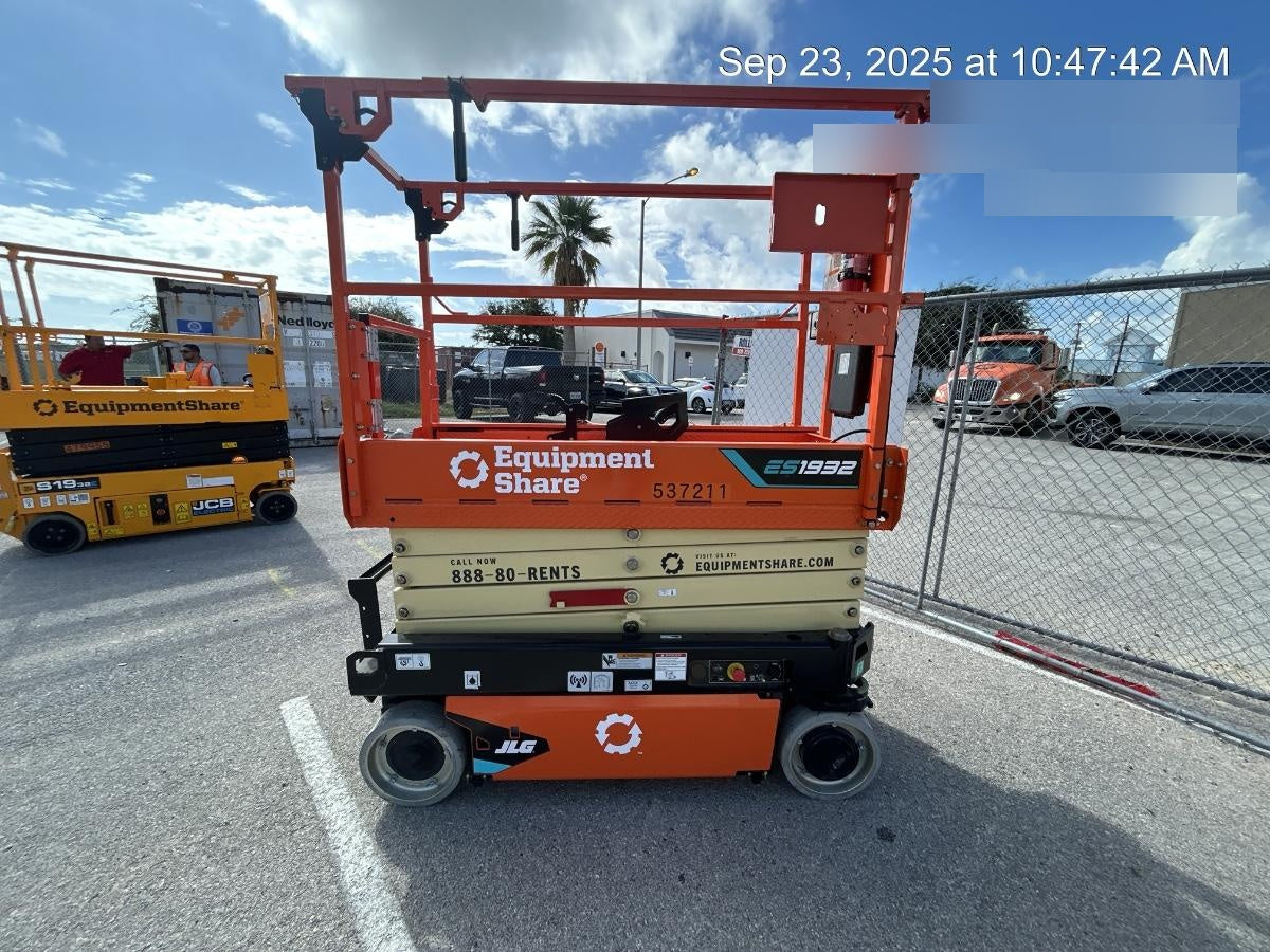 2025 JLG ES1932