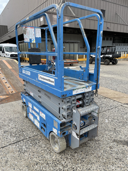 2019 Genie GS-1930 Fixed rails with chain Entry