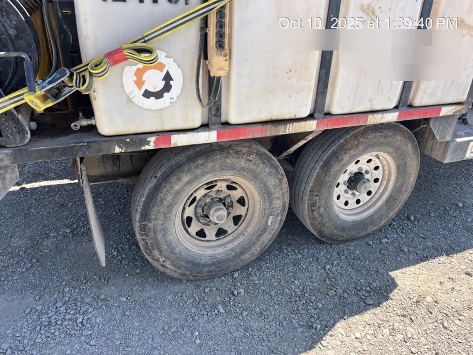 2021 Vac-Tron LP573XDT 500 Gallon Debris Tank w/ Hydraulic Tilt, two (2) 100 Gallon Water Tanks, Low Profile Torsion Axles (12,000 GVWR)