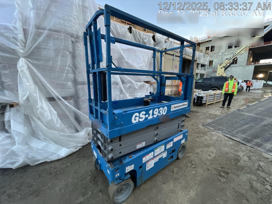 2020 Genie GS-1930 Solid Non Marking Tires, Beacon, Folding rails with half height swing gate, 800W Inverter