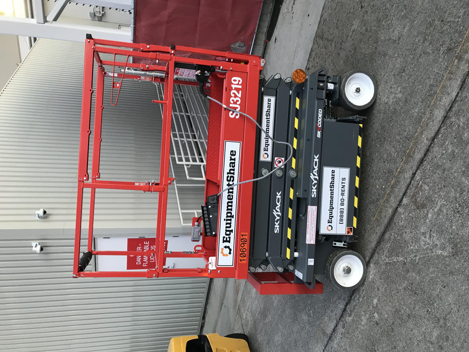 2020 Skyjack SJIII-3219 Solid NM Tires, Half height spring hinged entry gate, Dual Beacons, 800W Inverter