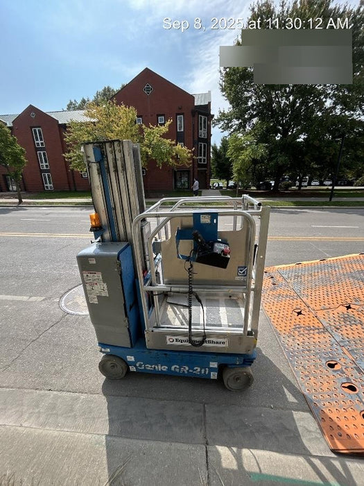 2011 GENIE GR-20