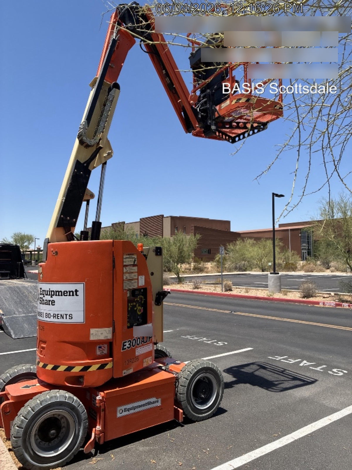 2021 JLG E300AJP