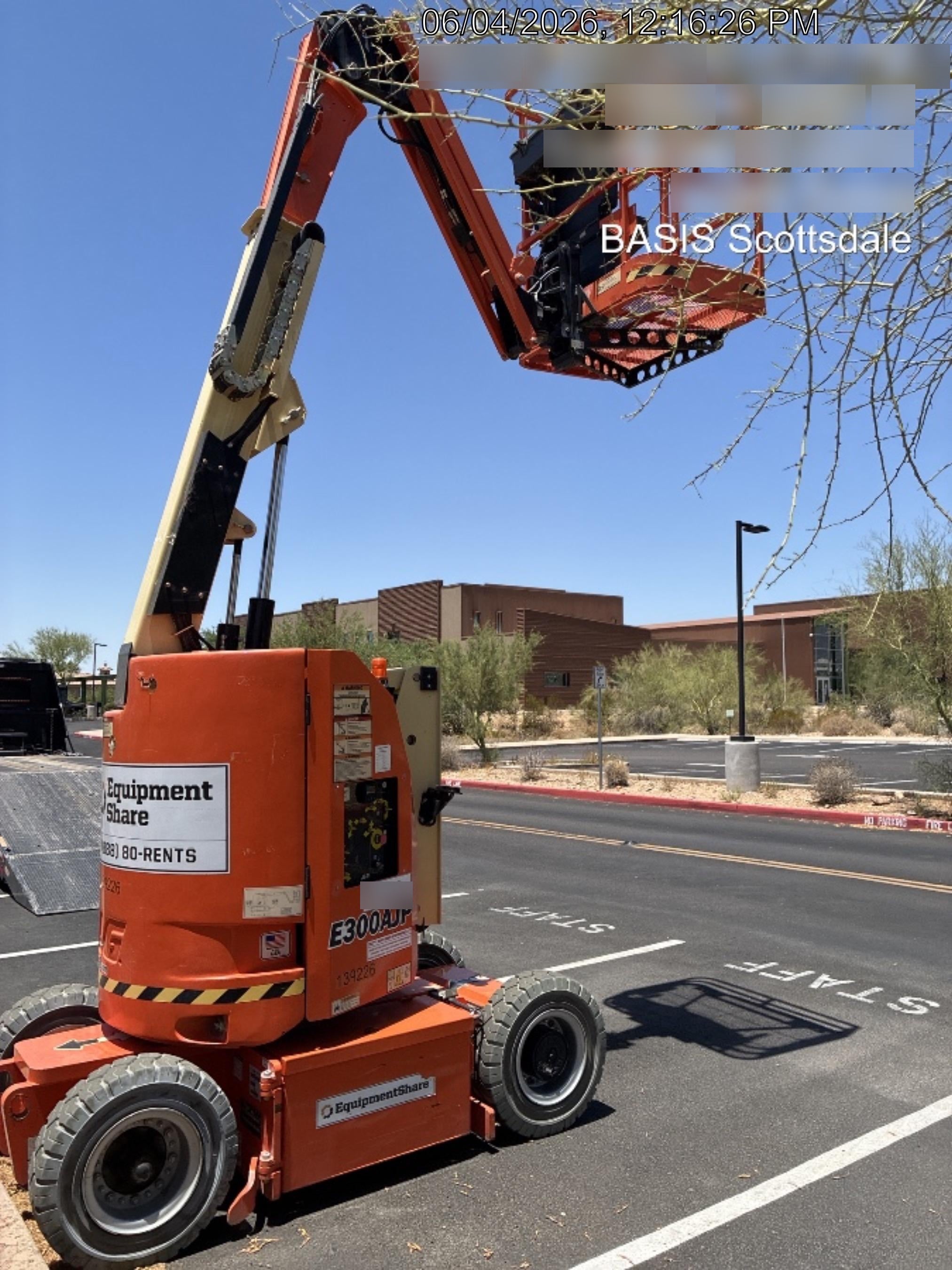 2021 JLG E300AJP