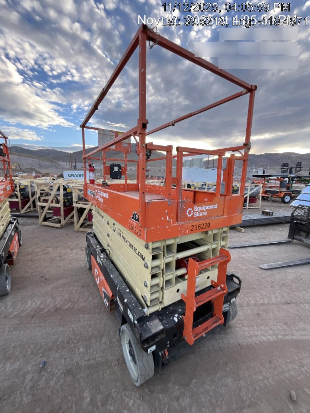 2022 JLG ES3246